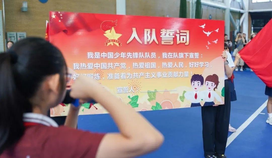 海南研学、国际高中录取盘点、无人机友谊赛、家长开放日、入队仪式、总结大会………